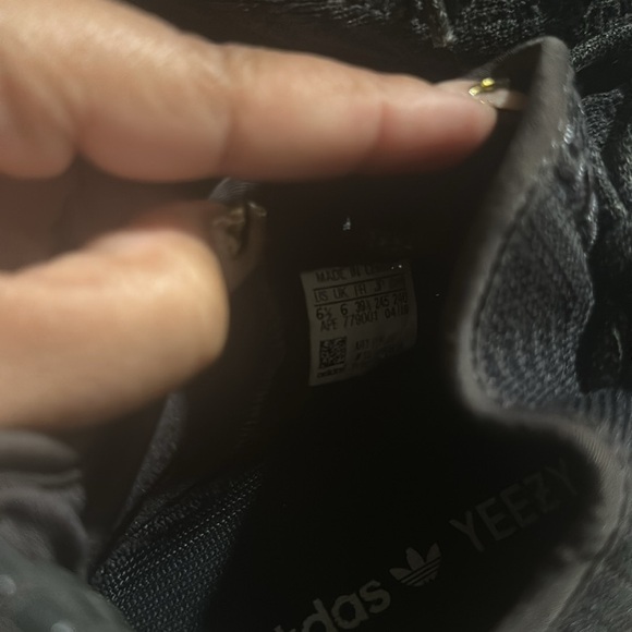 ❌SOLD❌ Yeezy Boost 350 V2 - Picture 3 of 5